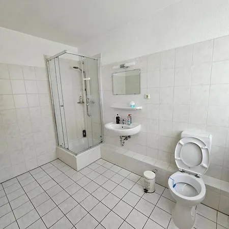 Einfache Ubernachtung Mit Eigenem Bad 3* Rostock